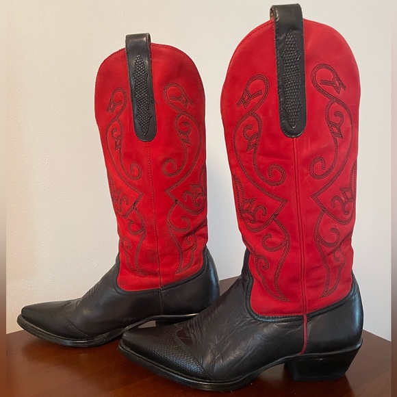 Nine West Shoes - Red and Black Women’s Vintage Western Boots